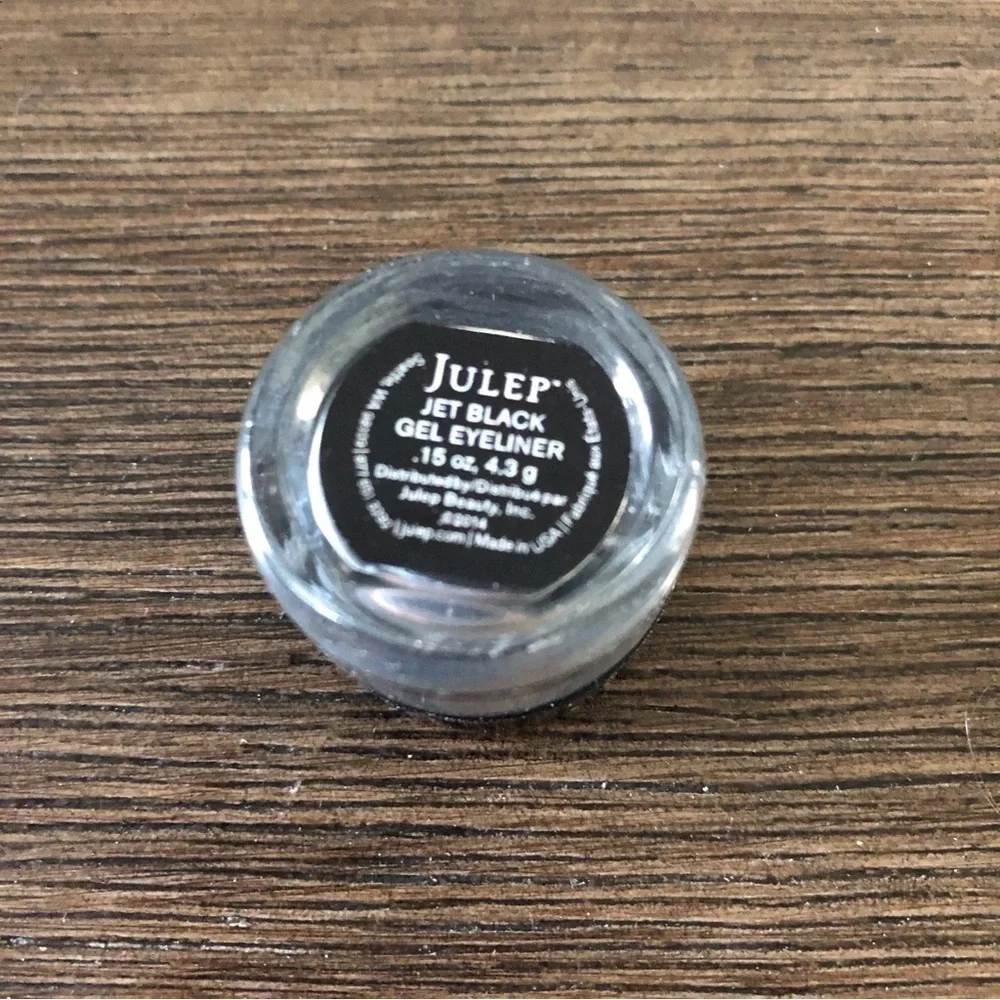Julep Gel Eyeliner in color: Jet Black